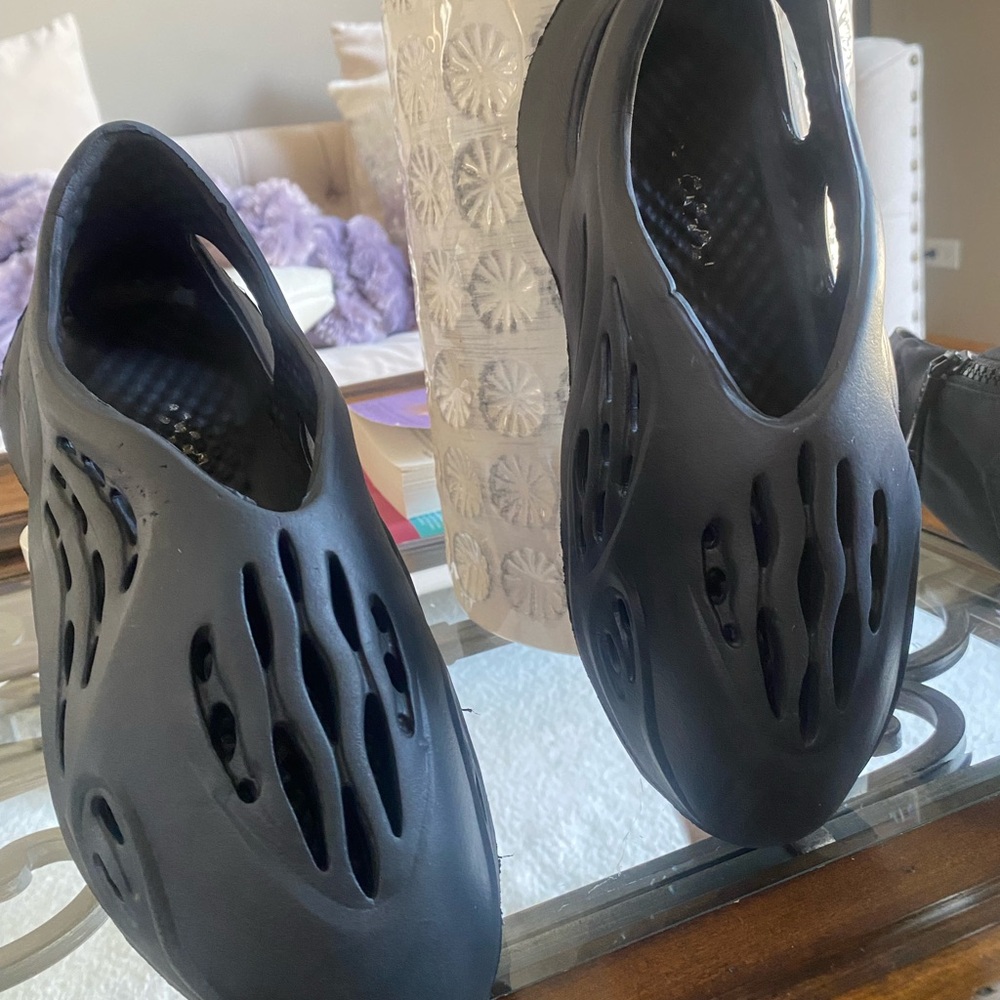 YEEZEYS! Excellent CONDITION YEEZYS, Sz 38! Used but LOTS & LOTS OF LIFE LEFT. - Picture 3 of 9